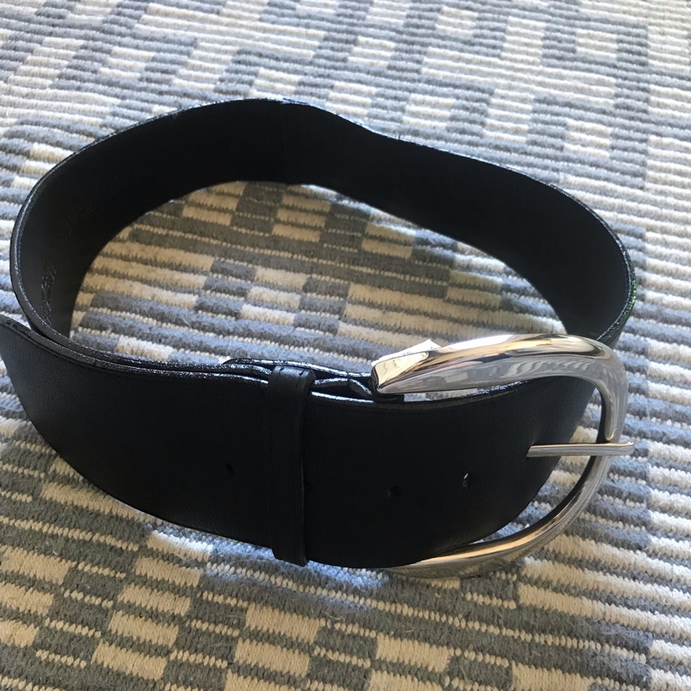 White House Black Market Thick Black Belt